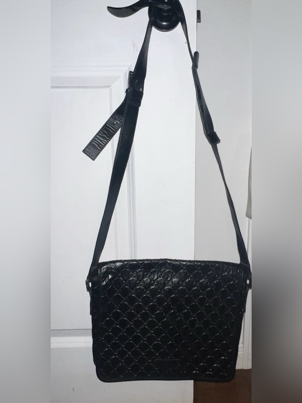 Gucci Guccissima Black Leather Messenger Crossbody Bag Flap Italy Authentic